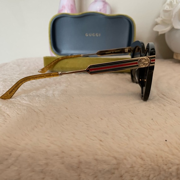 🎉HP🎉Gucci sunglasses - Picture 4 of 7